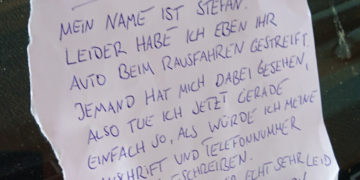 Beim Rausfahren das Auto gestreift